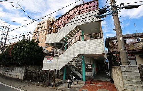 15/23 エントランス