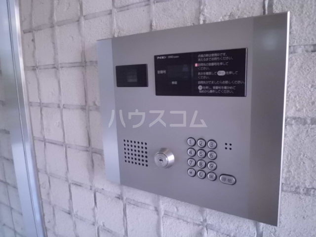 19/30 エントランス