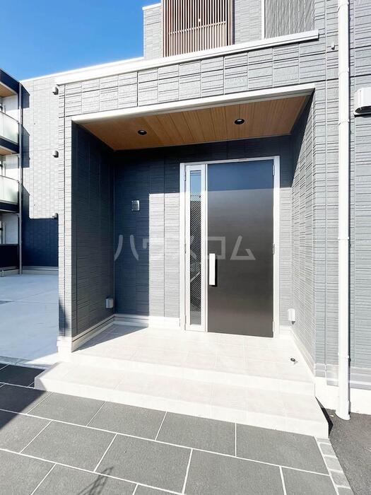 23/25 エントランス