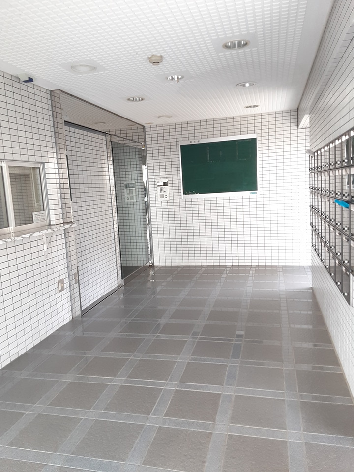 26/30 エントランス