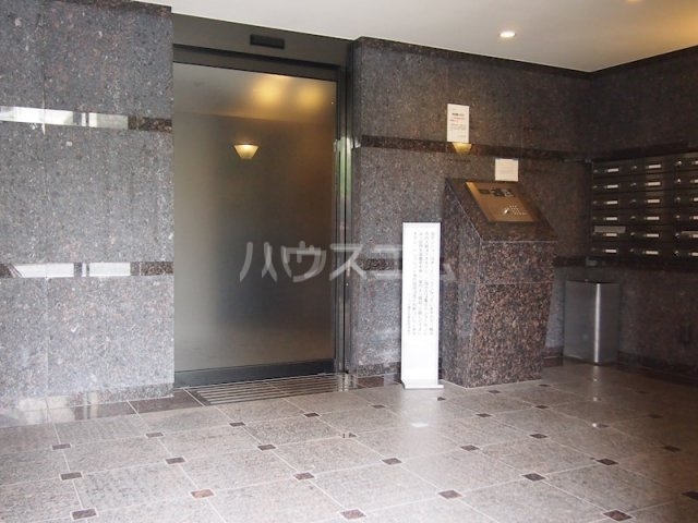 13/16 エントランス