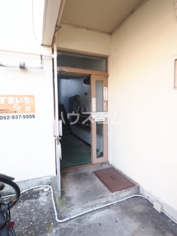 26/30 エントランス