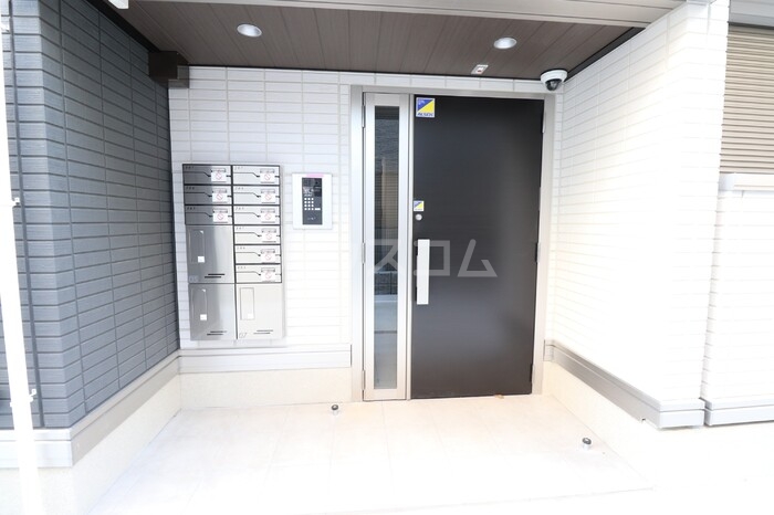 24/30 エントランス