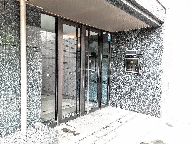 21/30 エントランス