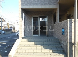 23/30 エントランス