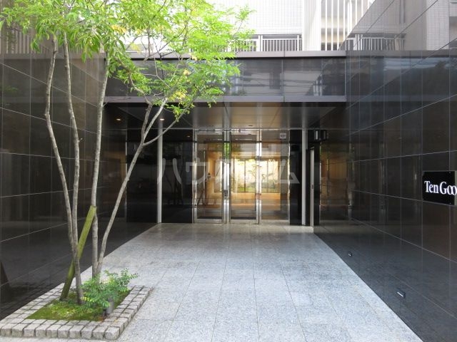 24/30 エントランス