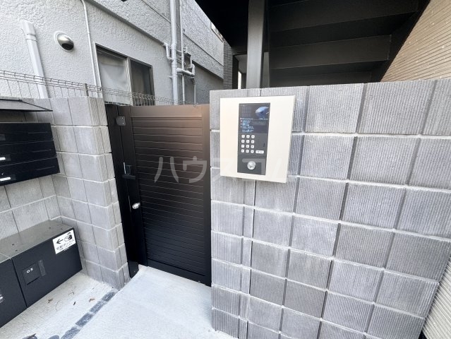 24/30 エントランス