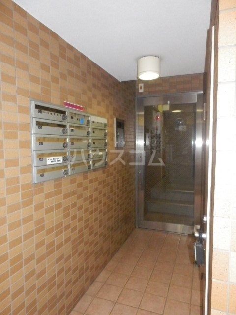 16/17 エントランス