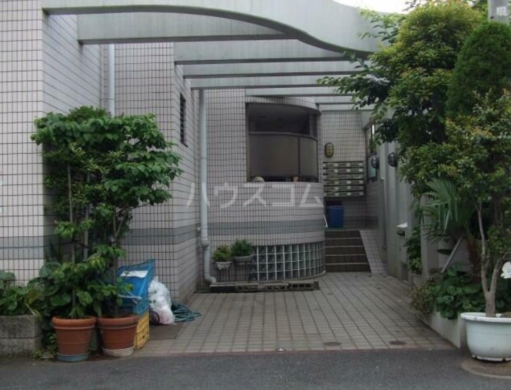 17/26 エントランス