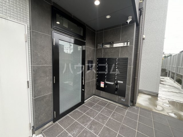 28/30 エントランス