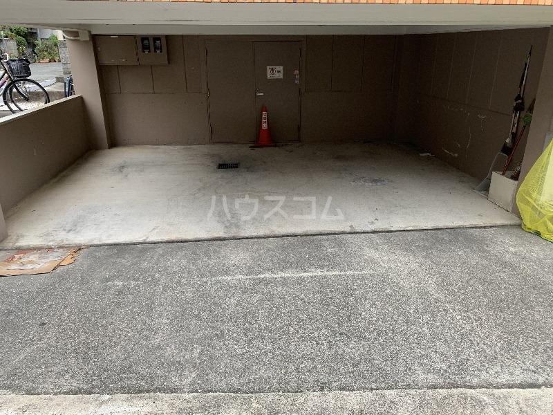 19/27 駐車場