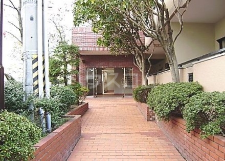 19/30 エントランス