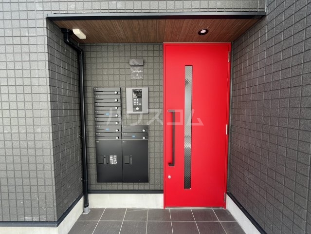 22/28 エントランス