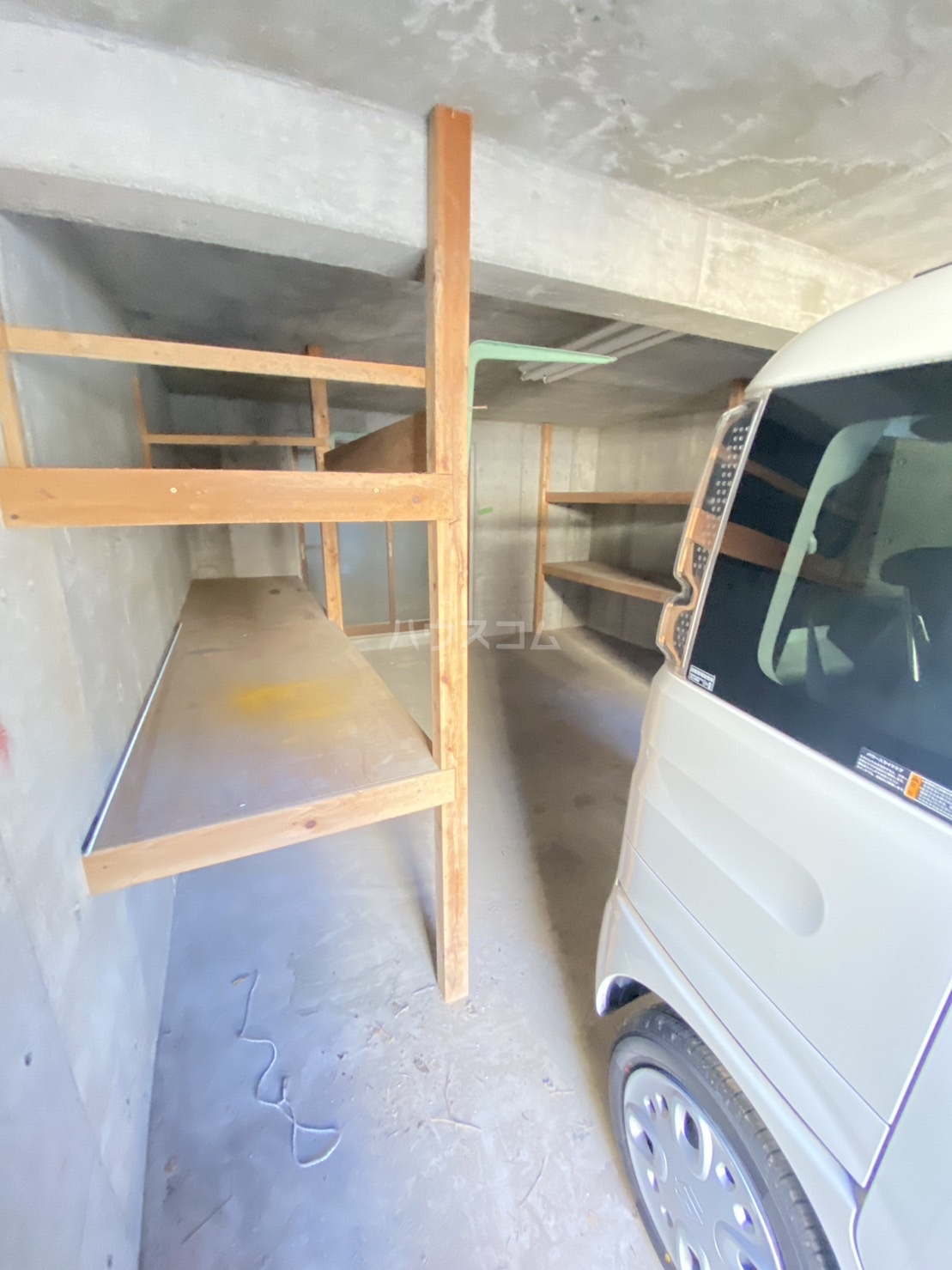 23/30 駐車場