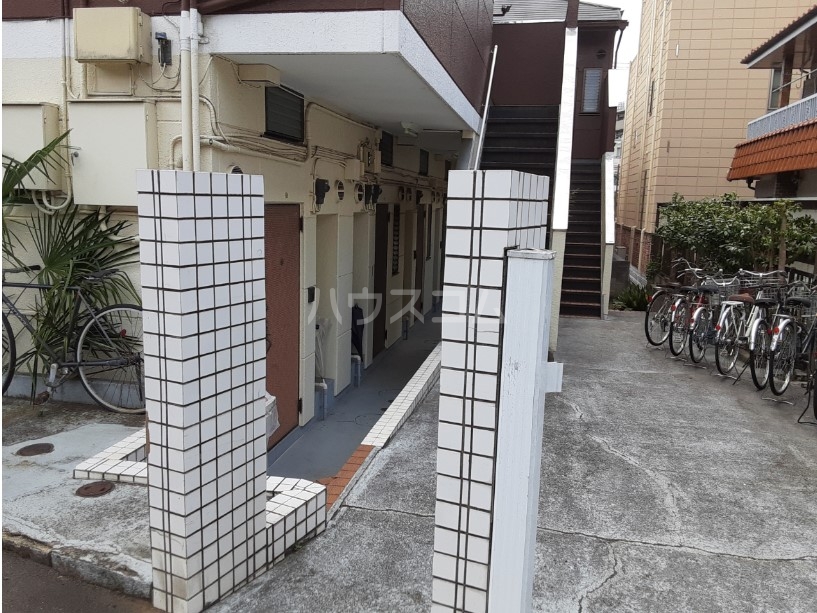 22/30 エントランス