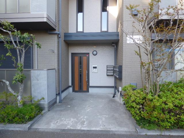 26/30 エントランス