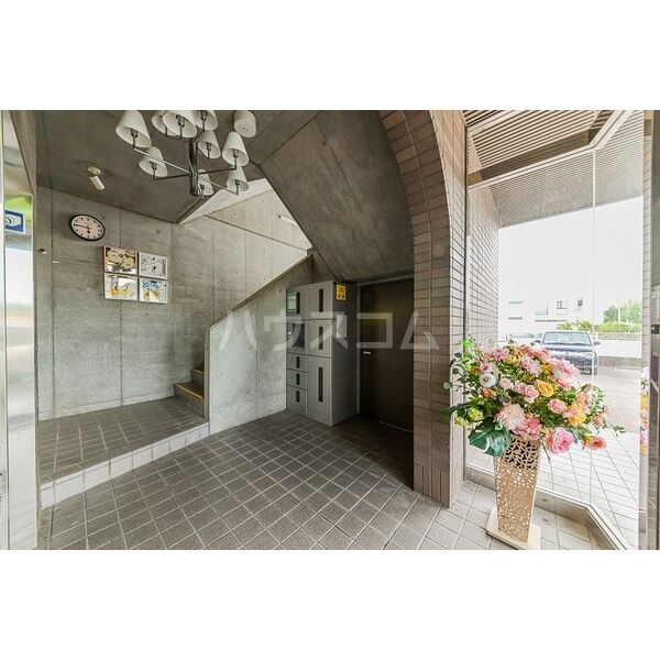 24/30 エントランス