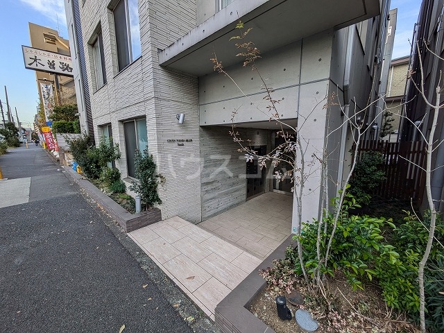 28/30 エントランス