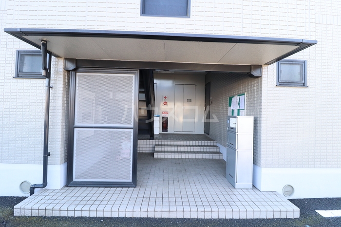 17/19 エントランス