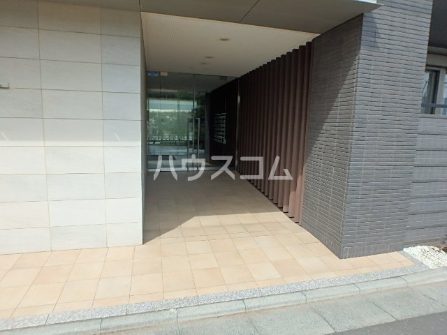 27/30 エントランス