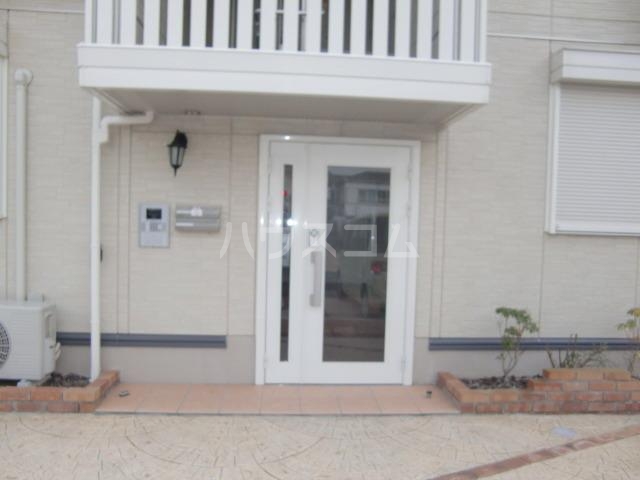 18/25 エントランス