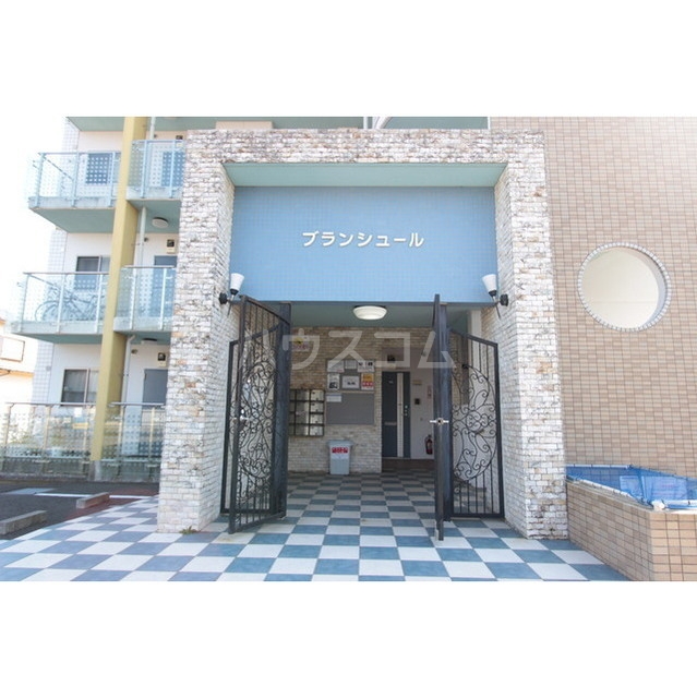 27/29 エントランス