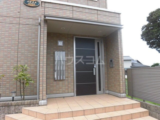 22/27 エントランス