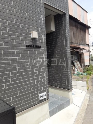 24/27 エントランス