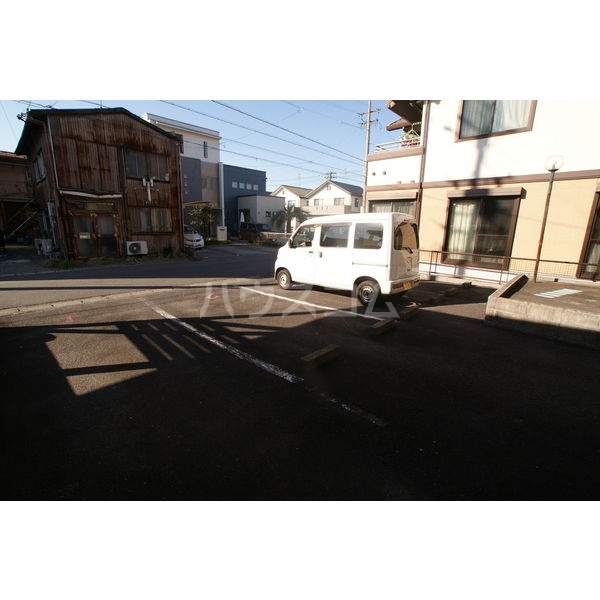 14/18 駐車場