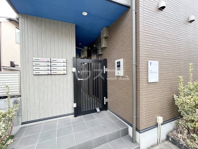 13/22 エントランス