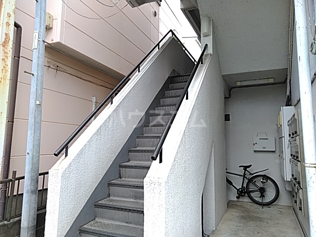 28/30 エントランス