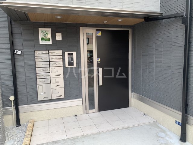 25/30 エントランス