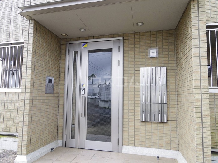 18/26 エントランス