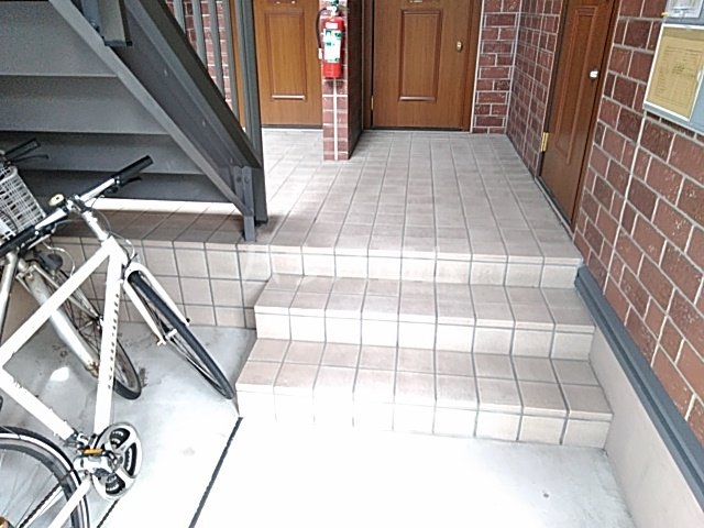 13/19 エントランス