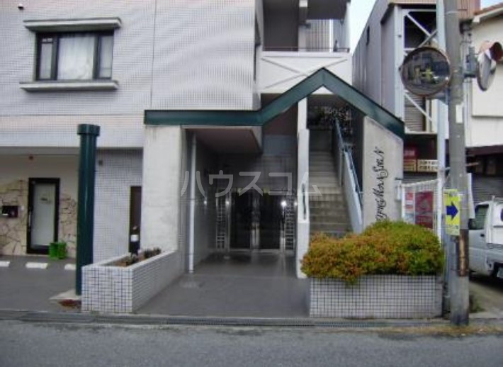 26/30 エントランス