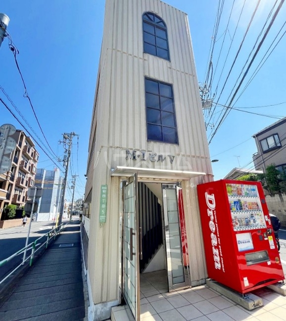 18/26 エントランス