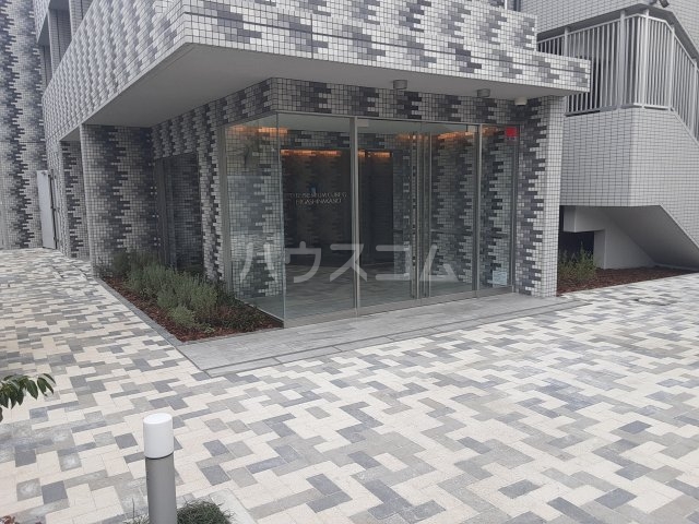 22/28 エントランス