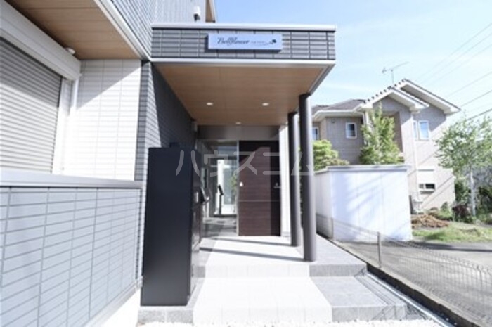 19/30 エントランス