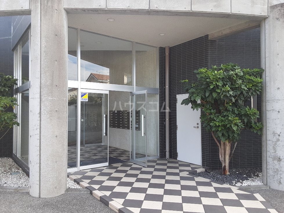 16/25 エントランス