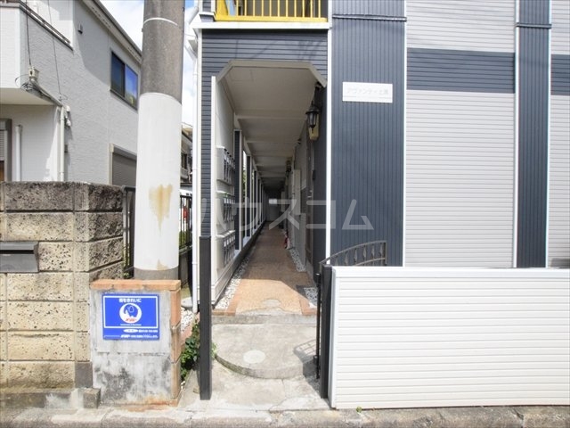 18/25 エントランス