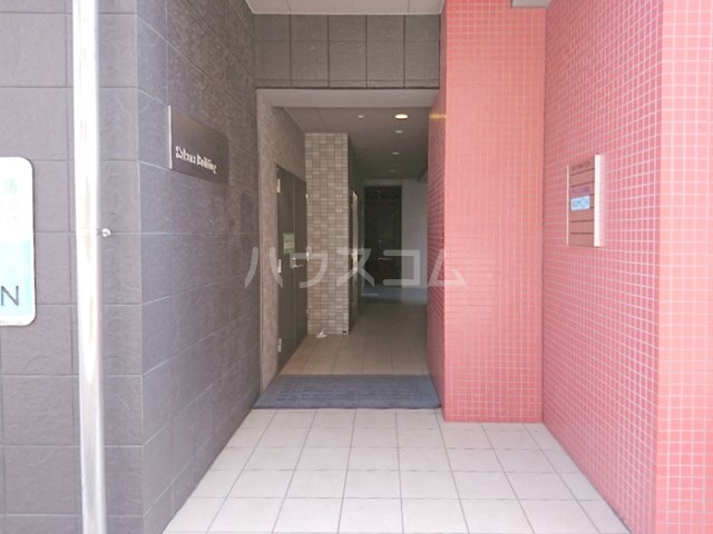 27/30 エントランス