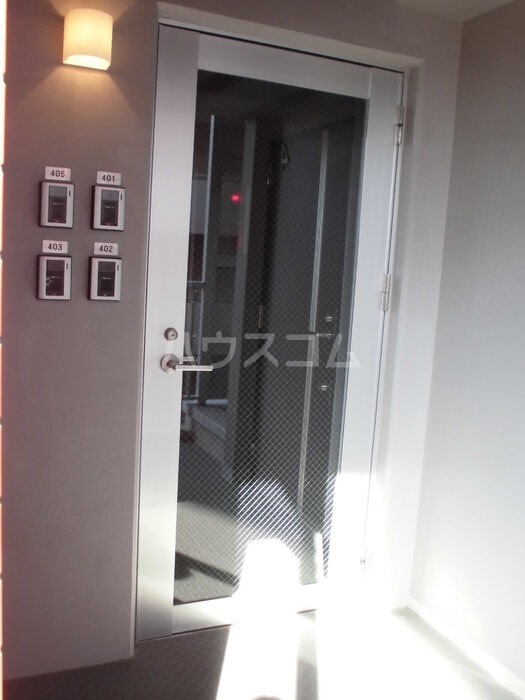 21/30 エントランス