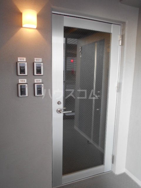 17/26 エントランス