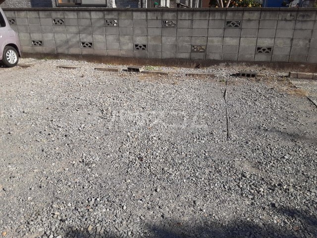 18/18 駐車場