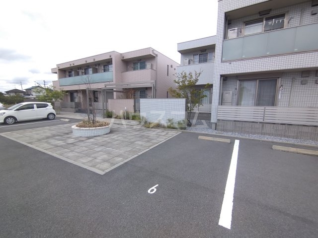 22/28 エントランス