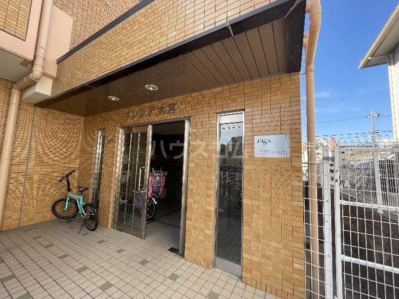 18/28 エントランス