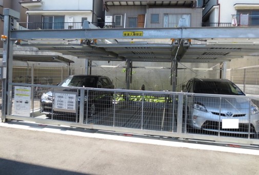 27/30 駐車場