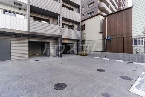 13/14 駐車場