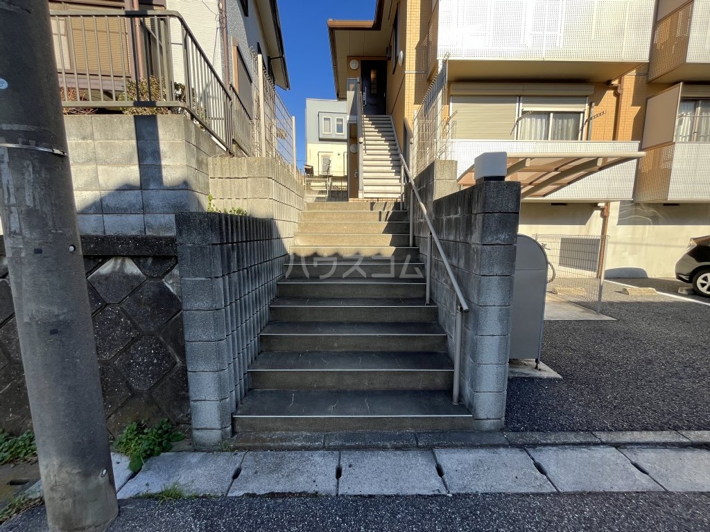 28/30 エントランス