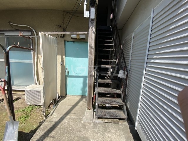 21/25 エントランス